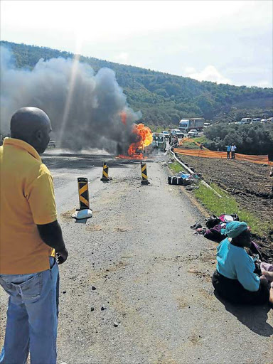 LUCKY ESCAPE: A Toyota Avanza burnt out after it burst into flames following a head-on collision with a Toyota Quantum minibus taxi which had been involved in a high-speed chase Picture: SUPPLIED