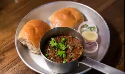 Chicken Keema With 4 Pav