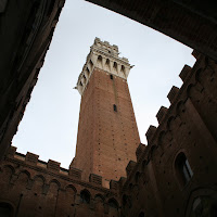 Siena palazzo Comunale, edificio e la torre del mangia. di 