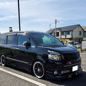 ヴォクシー ZRR70W