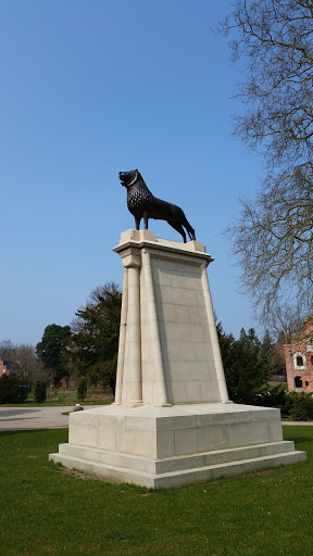 Löwenskulptur