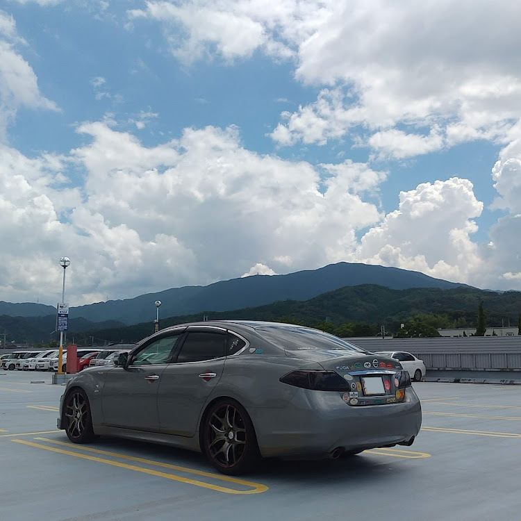 フーガの奈良県桜井市・Super オオクワ・屋上駐車場・三輪山に関するカスタム事例の投稿画像1枚目