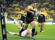 Hurricanes inside-centre Ngani Laumape breaks away for a try in yesterday's Super Rugby match against the Highlanders at Westpac Stadium in Wellington, New Zealand.