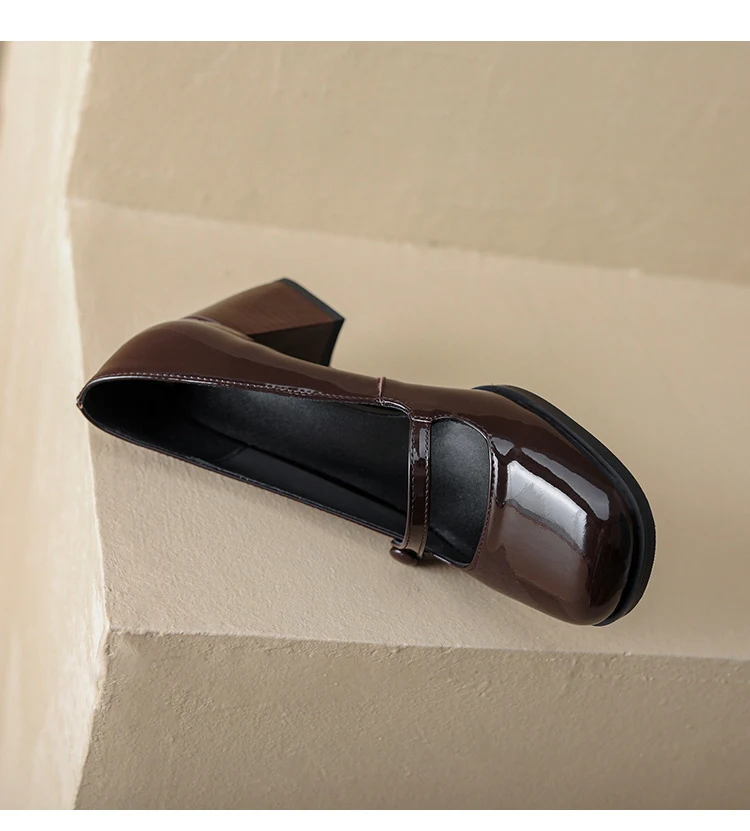 Ženske retro cipele sa visokom štiklom, Minority Design, Mary Jane stil, četvrtasti prsti i vezivanje. Elegantne i moderne.