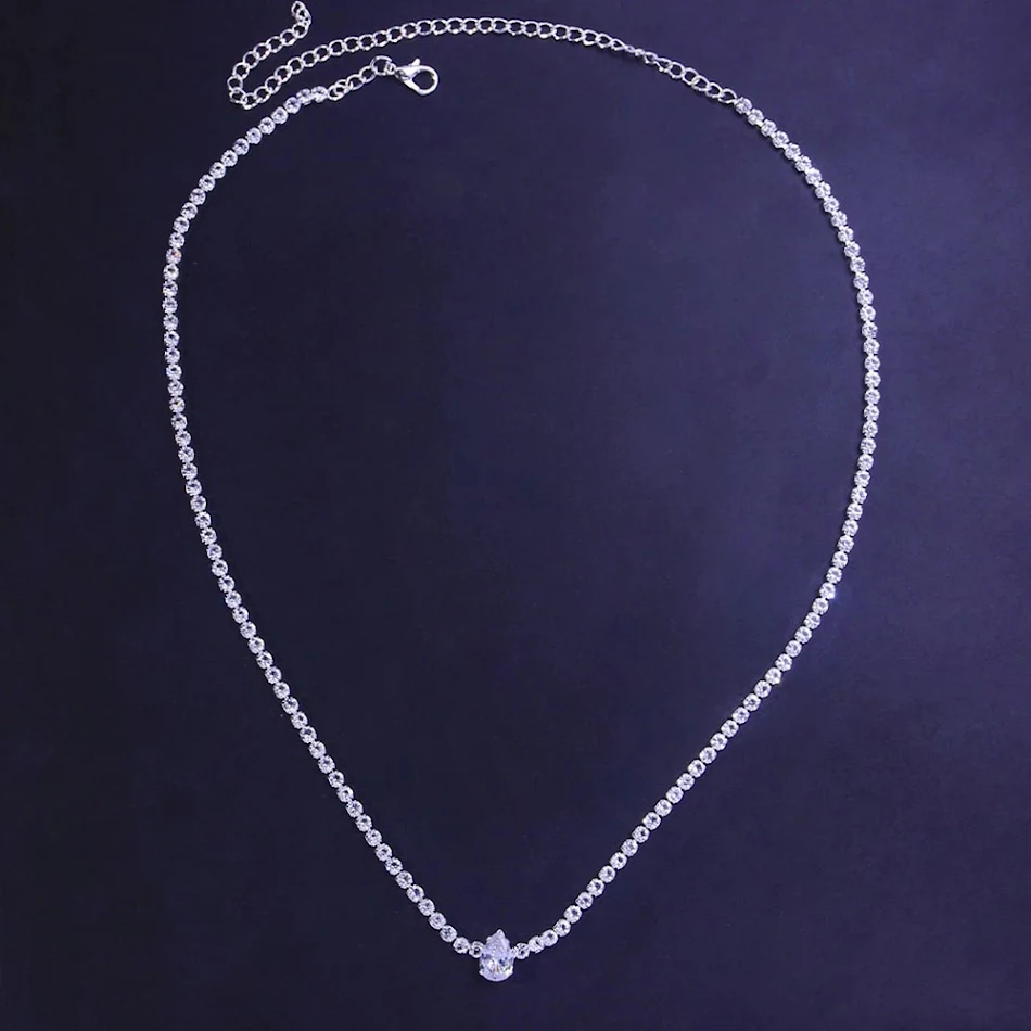 Colar feminino com pingente de gotas de água de zircônia, um acessório elegante para realçar sua beleza natural e adicionar um toque de sofisticação.
