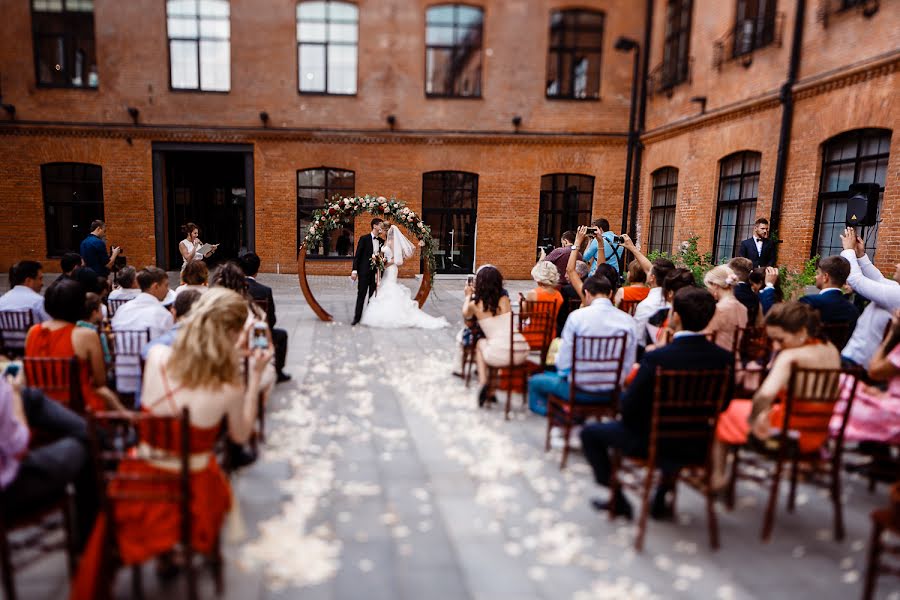 Fotógrafo de casamento Elena Zaschitina (photolenza). Foto de 18 de junho 2015