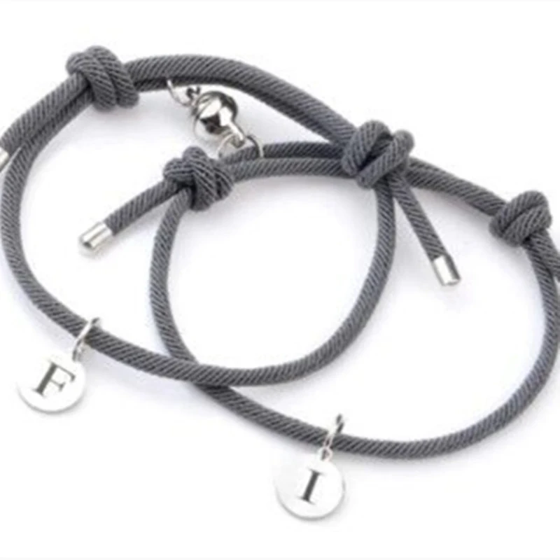 Eenvoudige roestvrijstalen magnetische armband met letters voor pijnverlichting en dagelijks welzijn.