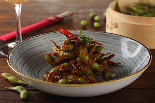 Steamed Edamame With Garlic & Sriracha