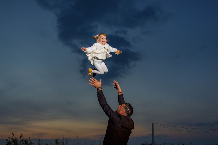 Fotografo di matrimoni Magdalena Gheonea (magdagheonea). Foto del 24 giugno 2022