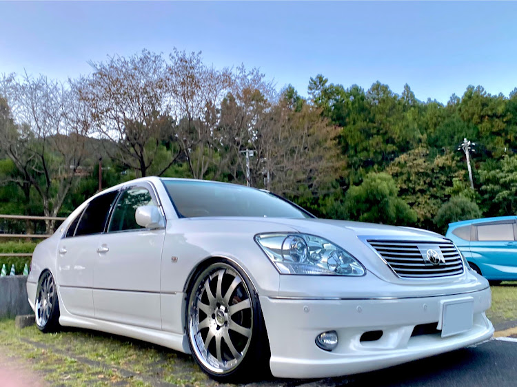 セルシオのカレンダーに載ってみたい・いい20インチの日・04style・#鍛造ホイール・カールソン世界限定30に関するカスタム事例の投稿画像1枚目