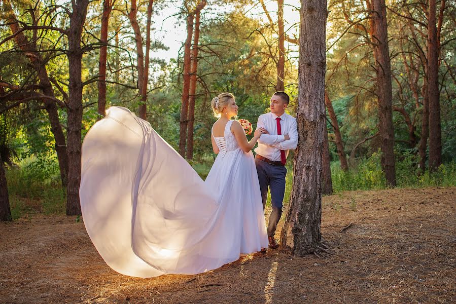 Fotógrafo de casamento Viktoriya Utochkina (vikkiu). Foto de 14 de setembro 2021