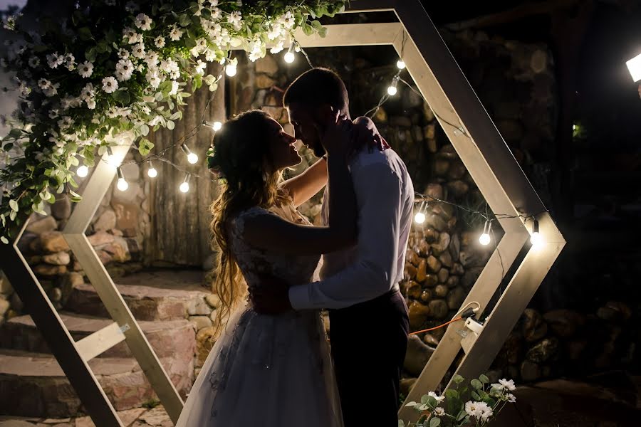 Fotógrafo de casamento Elena Topanceva (elentopantseva). Foto de 22 de maio 2019