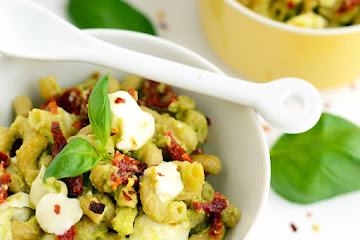Vegan Avocado Mac and Cheese