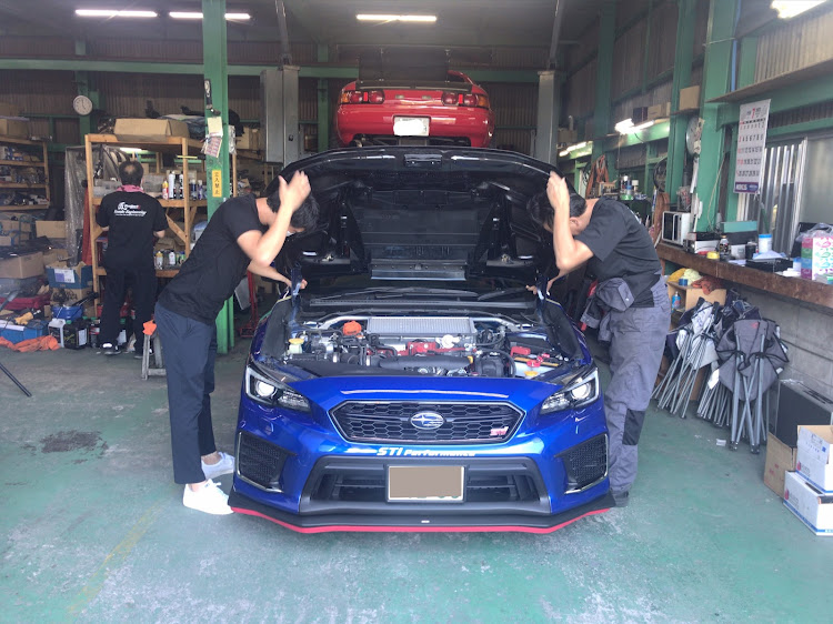 WRX STIの8月もよろしくお願いします・近藤エンジニアリング・カーボンボンネット・コロナが早く終息しますようにに関するカスタム事例の投稿画像5枚目