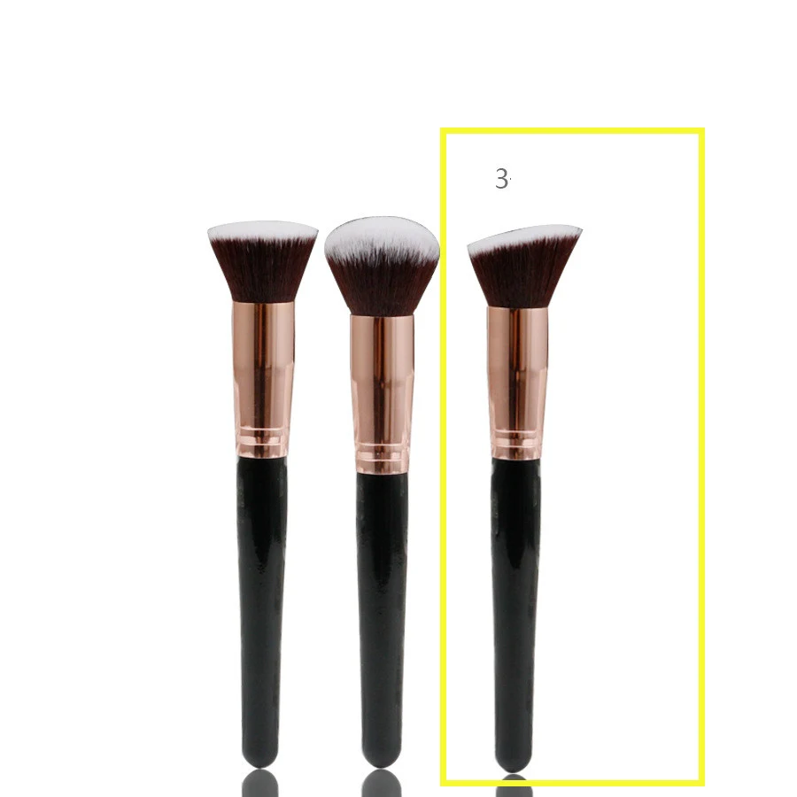 Draagbare make-up kwastenset van drie delen met platte, schuine kop voor moeiteloze en precieze make-up applicatie, ideaal voor onderweg.