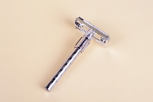 Title 1, Simple classic mens vintage manual razor. Expe...