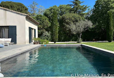 Maison avec piscine et jardin 13