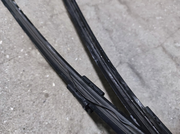 Vクラスの６月もよろしくお願いします・梅雨入り・DIY・ワイパー交換に関するカスタム事例の投稿画像2枚目