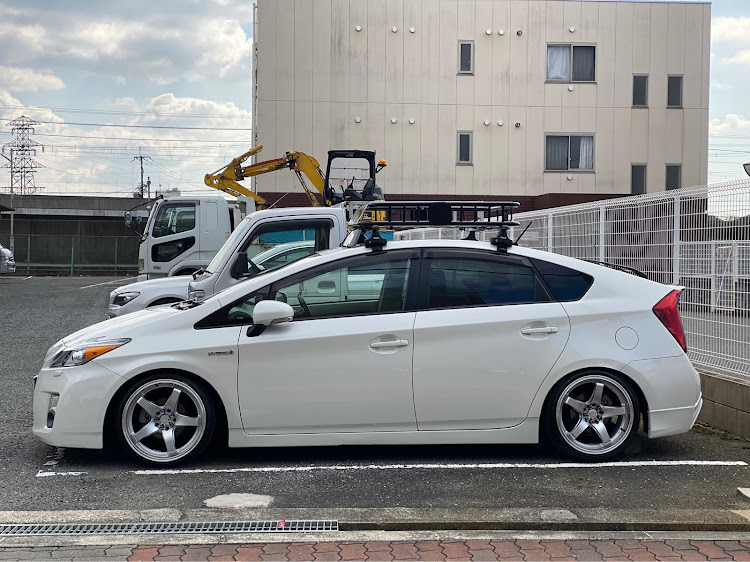 30プリウス車高調BLACKｉリア 【驚きの値段で】