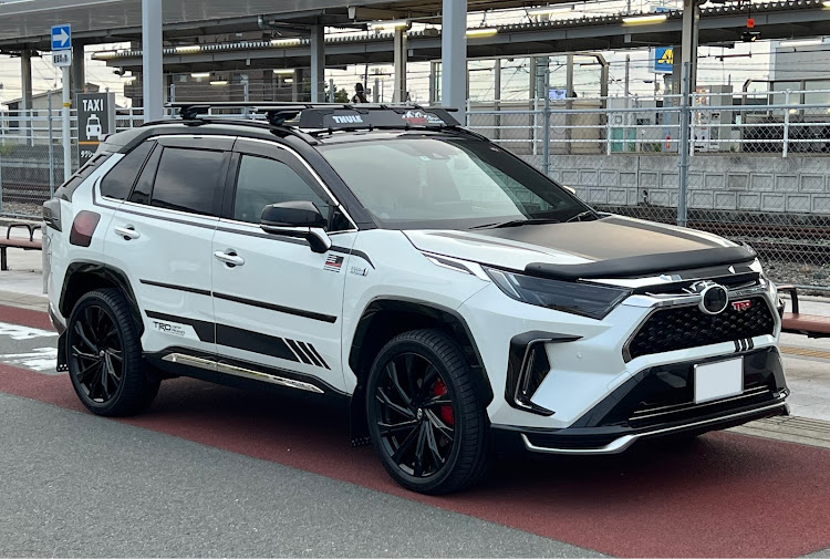 RAV4のリアスポイラー・rowenに関するカスタム事例の投稿画像7枚目