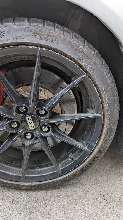 GRヤリスのガリキズ補修・やっちまったなぁ〜・自分で直しましょう(´ー｀*)ｳﾝｳﾝ・それをDIYというに関するカスタム事例の投稿画像1枚目