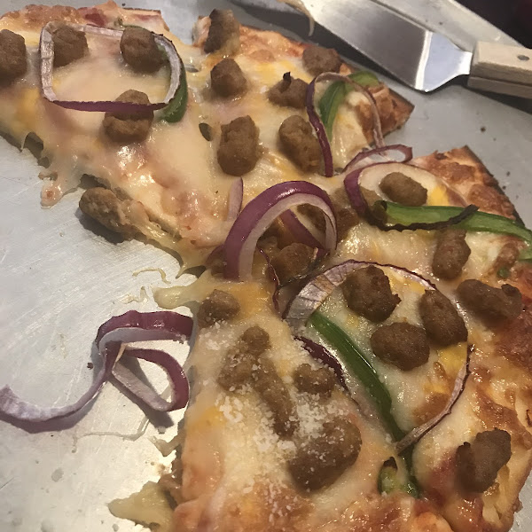 Gluten-Free Pizza at Buglin' Bull Restaurant and Sports Bar