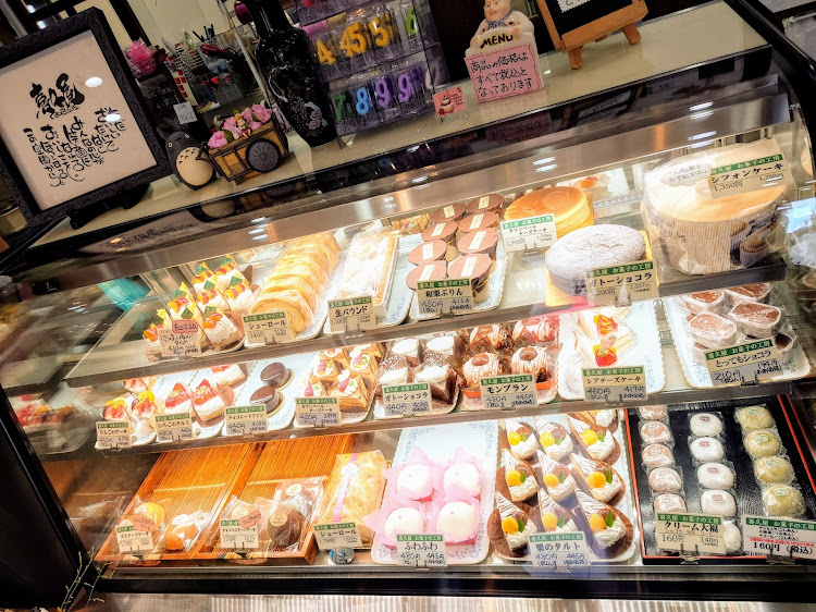 エルグランドの今宵も呑まNight🌃・歴史ある洋菓子屋さんとパン屋さん🍰🍞・ジョイフルでは安定のメニュー✨・今年の最後はジョニ赤で〆る🥃✨・年末もご安全に☝️🚚に関するカスタム事例の投稿画像3枚目