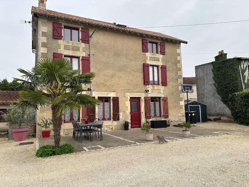 Vente maison 7 pièces 168 m² à Valdivienne (86300), 194 000 €