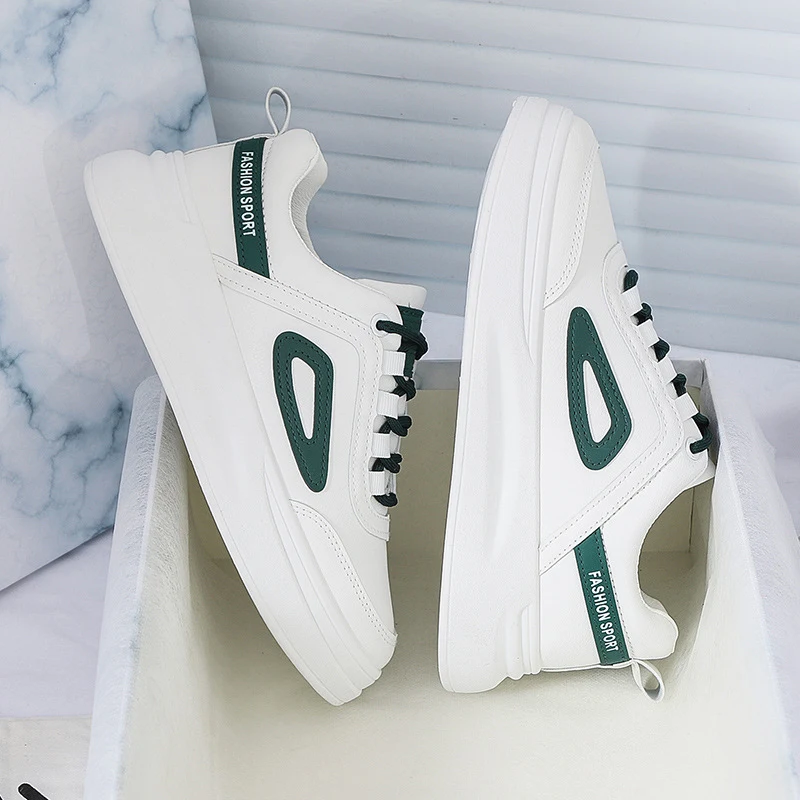 Zapatillas Blancas Pequeñas Básicas para Mujer Estilo Ins con Aumento y Diseño Versátil para Estudiantes. Calzado Cómodo y Moderno.