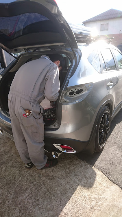 CX-5のテールランプ交換・いい歳こいて…。・cx乗りしかわからないかも！・誰も気がつかない💧・今夜もビールがぶ飲みですに関するカスタム事例の投稿画像1枚目