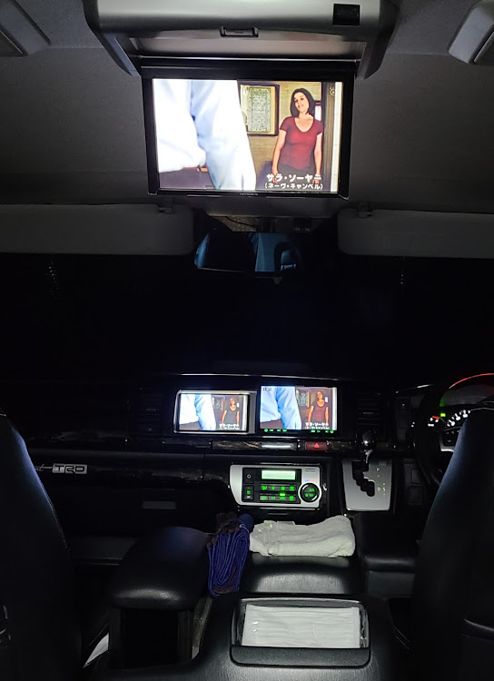 ハイエースワゴンの夜の車内空間・ハイエースはいいぞ⤴️・峠ステッカー狩り・東日本コンプリートなるか？に関するカスタム事例の投稿画像3枚目