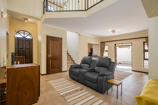 House with garden 4