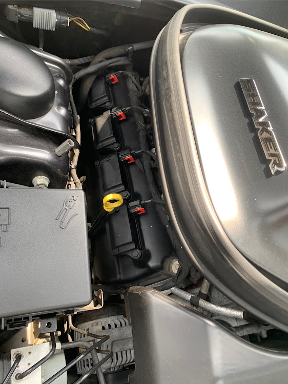 チャレンジャーのV8サウンド・メンテナンスは大事・エアコンフィルター交換・プラグ点検に関するカスタム事例の投稿画像4枚目