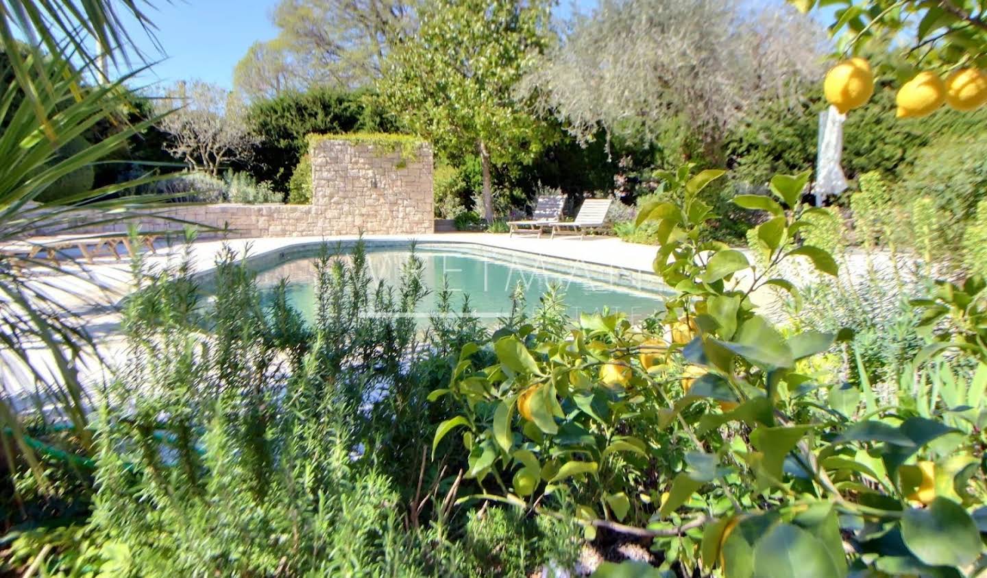 Villa with garden Le Rouret