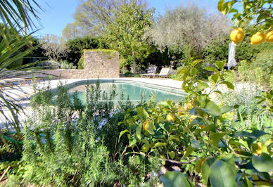 Villa avec piscine et jardin 8