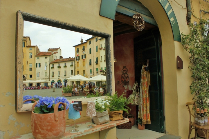 Lucca nello specchio di Hanami