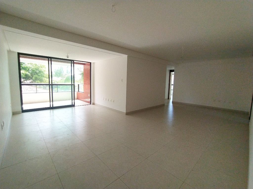 Apartamento a 50 metros da praia com 142m², em Cabo Branco, 4 quartos sendo 2 suítes, varanda gourmet, posição nascente sul.