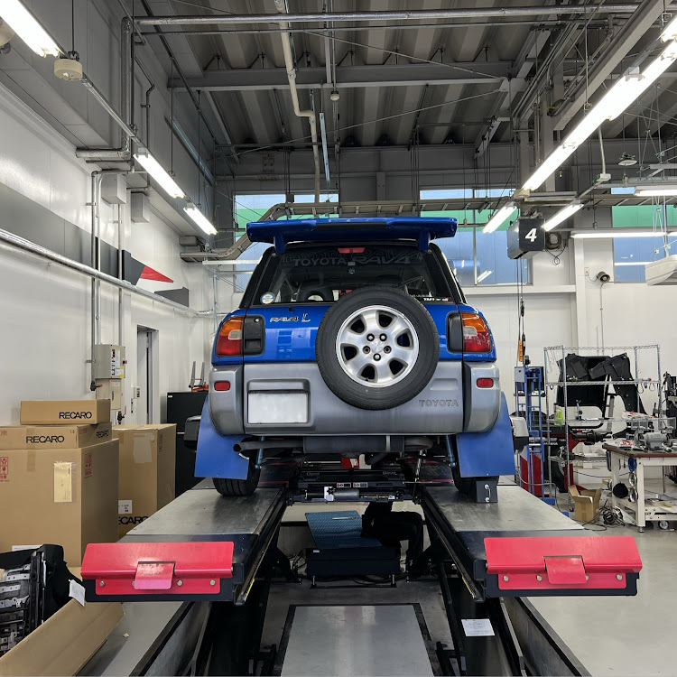 RAV4 LのGRガレージ・ショックアブソーバー交換・宮ヶ瀬に関するカスタム事例の投稿画像1枚目