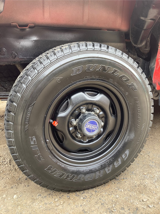 ダットサントラック 4WDのNISSAN・ダットラ・ダブルキャブ・QMD21・ホイール塗装に関するカスタム事例の投稿画像6枚目
