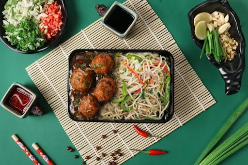 Hakka Noodles With Manchurian