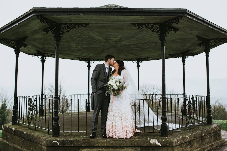 Fotógrafo de bodas Angharad Thomas (angharad). Foto del 1 de julio 2019