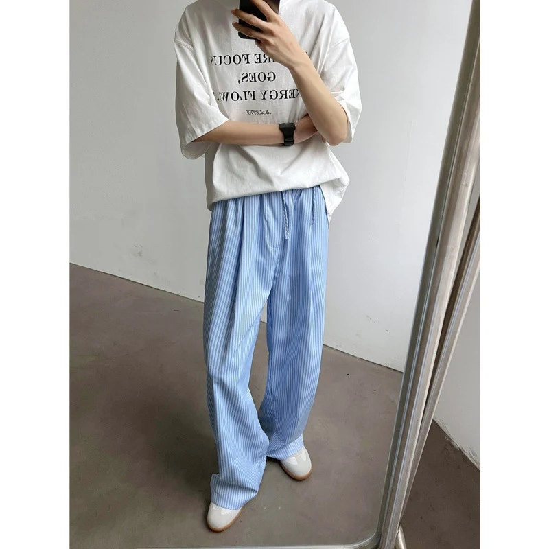 Herren-Streifenhose mit Persönlichkeit, locker geschnitten. Modisch und bequem für einen lässigen Look. Genieße den Komfort dieser Hose.