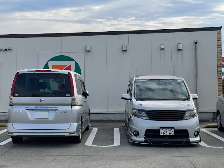 セレナの駄目○ベース・中間マフラー・柿本改に関するカスタム事例の投稿画像9枚目
