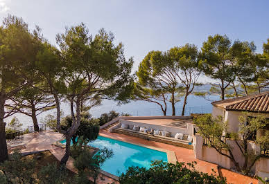 Villa avec piscine en bord de mer 13