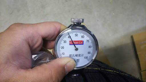 ホンダ ビートを華麗にカスタム By Kotoko 12 26 タイヤ用 硬度計スタッドレスタイヤの交換目安を知るために入手 やはり目で見て判断出来るのは便 Cartune