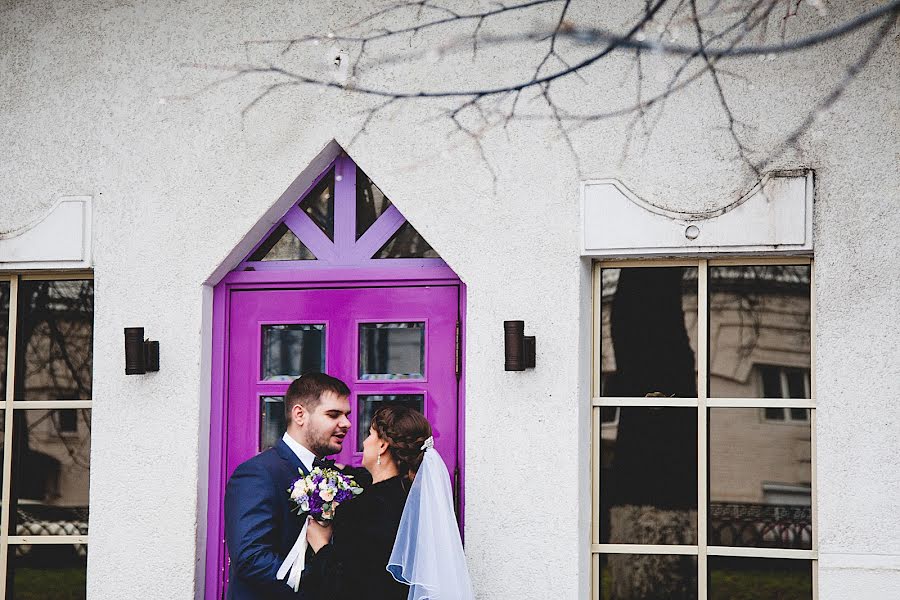 Fotógrafo de casamento Alena Zhalilova (ellyj). Foto de 7 de dezembro 2015