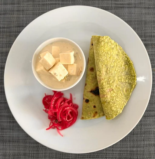 Malai Paneer With Spinach Basil Chapati And Onion Salad