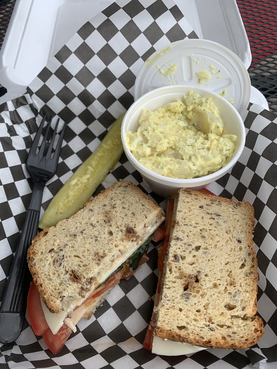 Caprese sandwich w/potato salad (June2022)