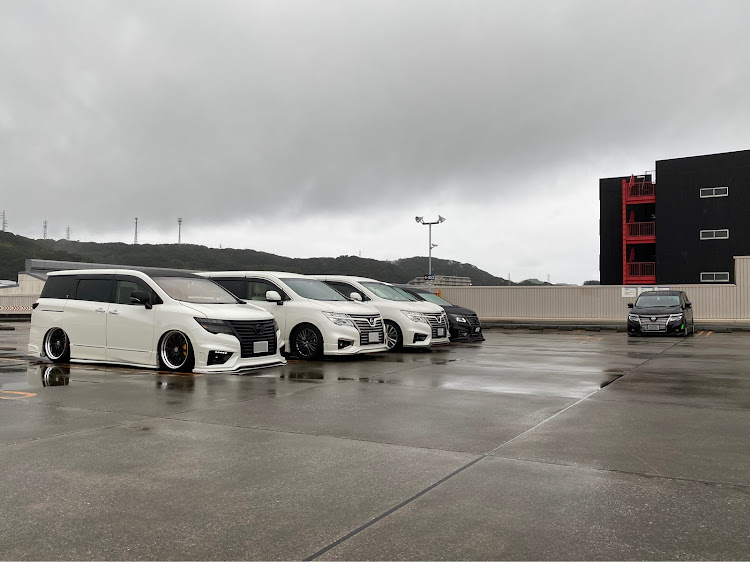 エルグランドのE52エルグランド・エアサス・ドライブ・プチオフ・最近寒いに関するカスタム事例の投稿画像2枚目