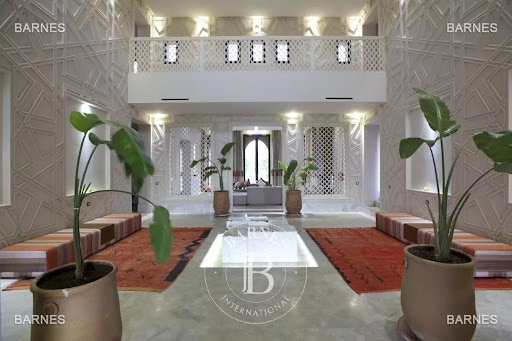 Villa with garden and terrace 3